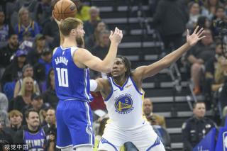 使得他在球 使得他在球