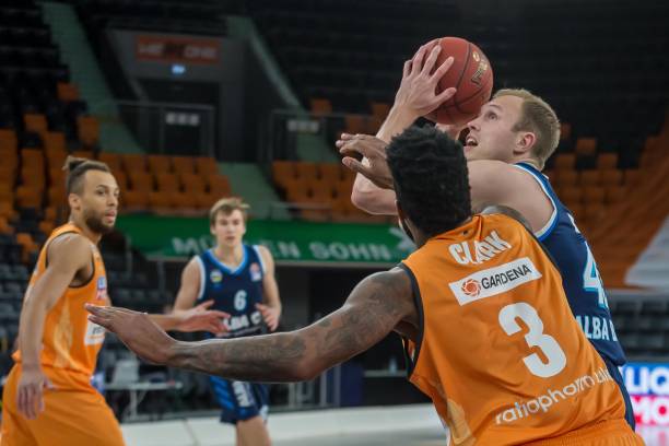 其列入新赛 其列入新赛